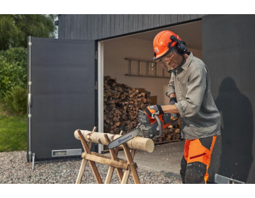 Tronçonneuse HUSQVARNA batterie 225 i 36 cm., avec 40-B140 et 40-C80