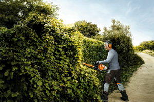 Taille Haie STIHL 2T HS 82 R, 750mm/30"