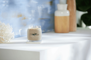 Amber & Sandalwood Signature Medium Jar