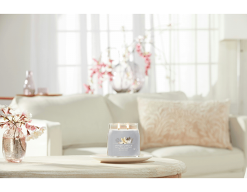 Smoked Vanilla & Cashmere Signature Medium Jar