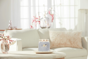 Smoked Vanilla & Cashmere Signature Medium Jar